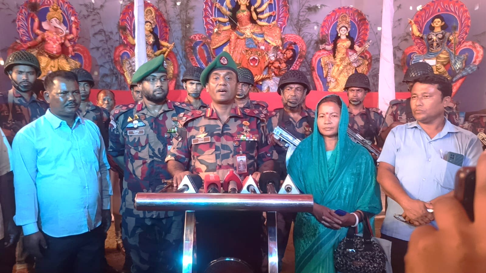 দুর্গাপূজায় সীমান্তে বিজিবির কড়া নিরাপত্তা, মোতায়েন ২৩ প্লাটুন
